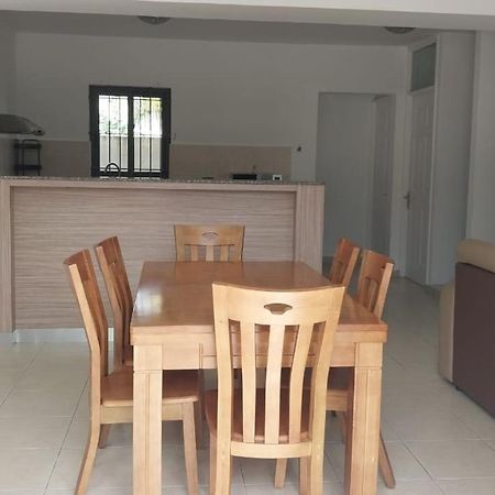 Villa John Flic en Flac Exterior foto