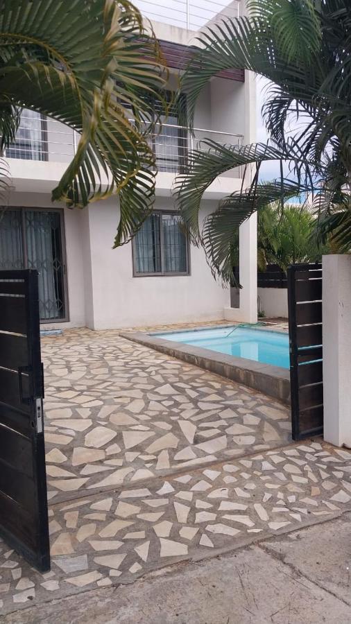 Villa John Flic en Flac Exterior foto