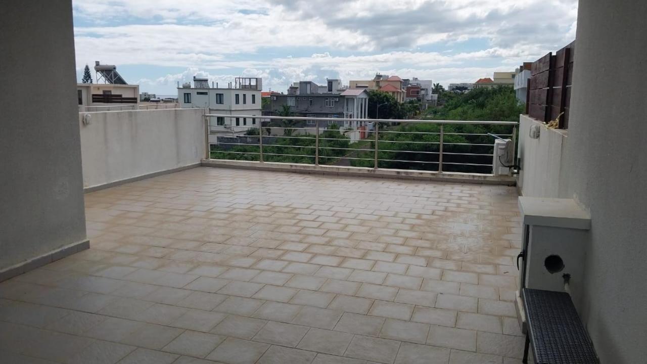 Villa John Flic en Flac Exterior foto